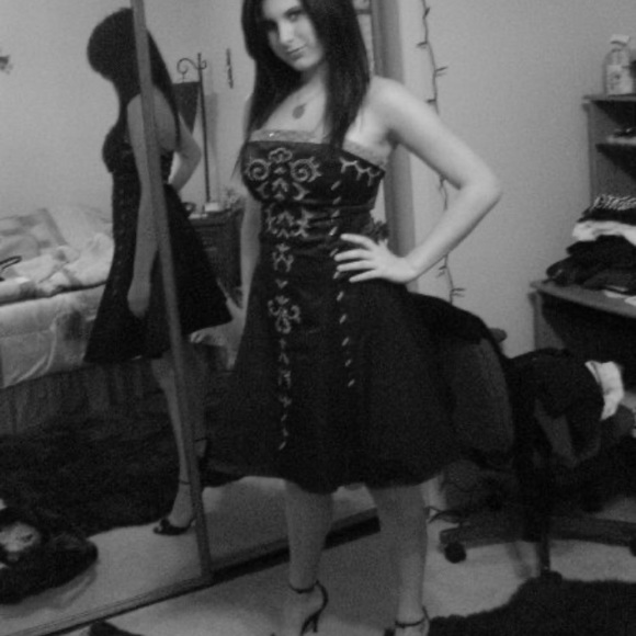 Dress from le chateau - Picture 4 of 5